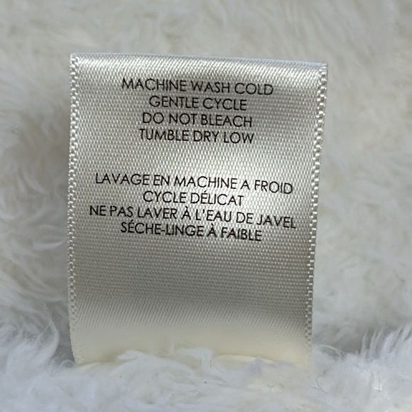 Z Supply white furry plush belted robe with pockets. Good condition. Size M/L. - Picture 5 of 10